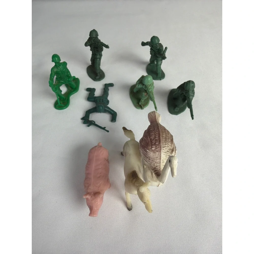 VINTAGE STYLE Unbranded Toy Figures Kids Small Multicolor Good